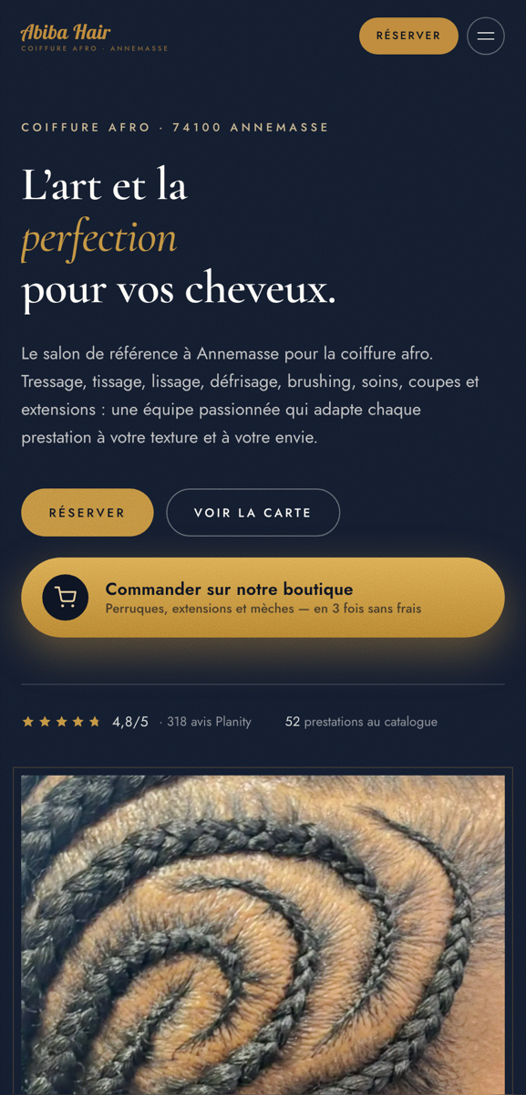 Le site d'Abiba Hair sur téléphone : coiffure afro et boutique de perruques.